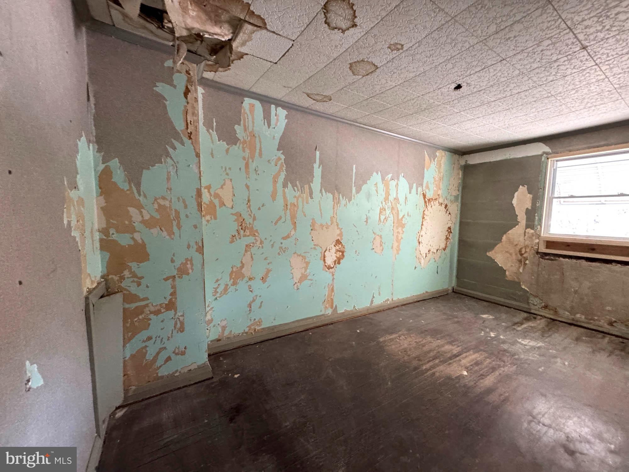 3835 8th Street Baltimore, MD 21225 - Photo 8 of 11 a view of a garage