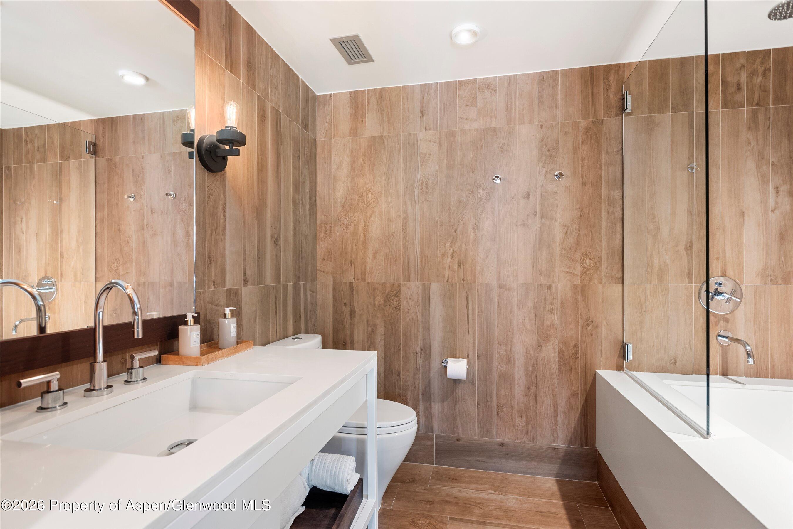 130 Wood Road, Unit 701/801 Snowmass Village, CO 81615 - Photo 23 of 41 a bathroom with a sink and a tub