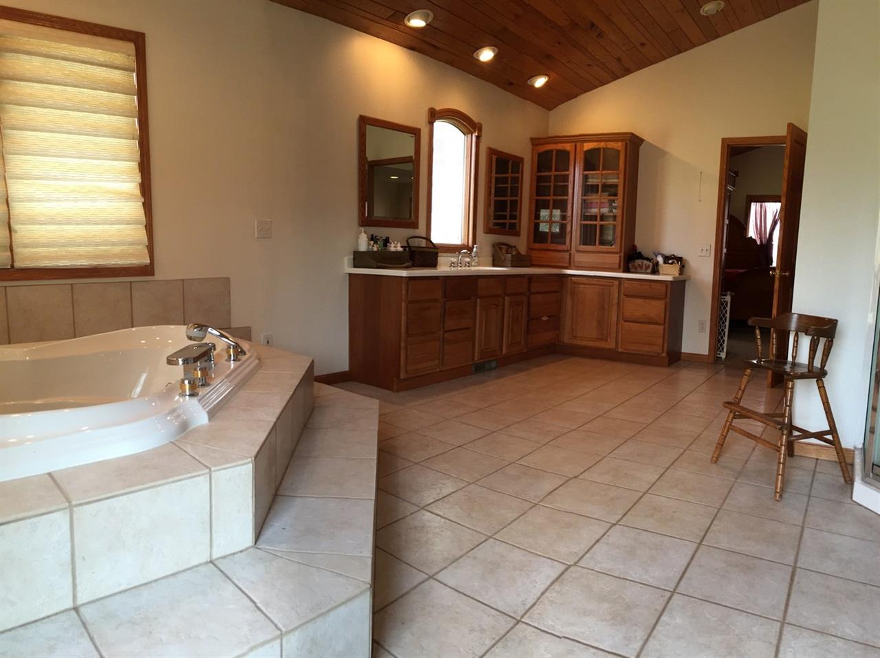 11631 South 41 Road Cadillac, MI 49601 - Photo 15 of 27 1798833-14.JPG