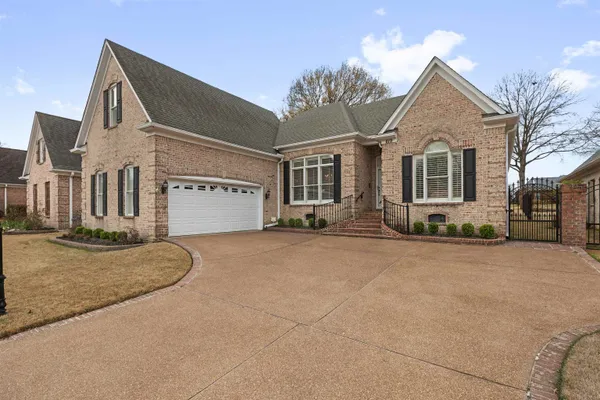 $475,000 | 619 East Warwick Oaks Lane, Collierville, TN 38017