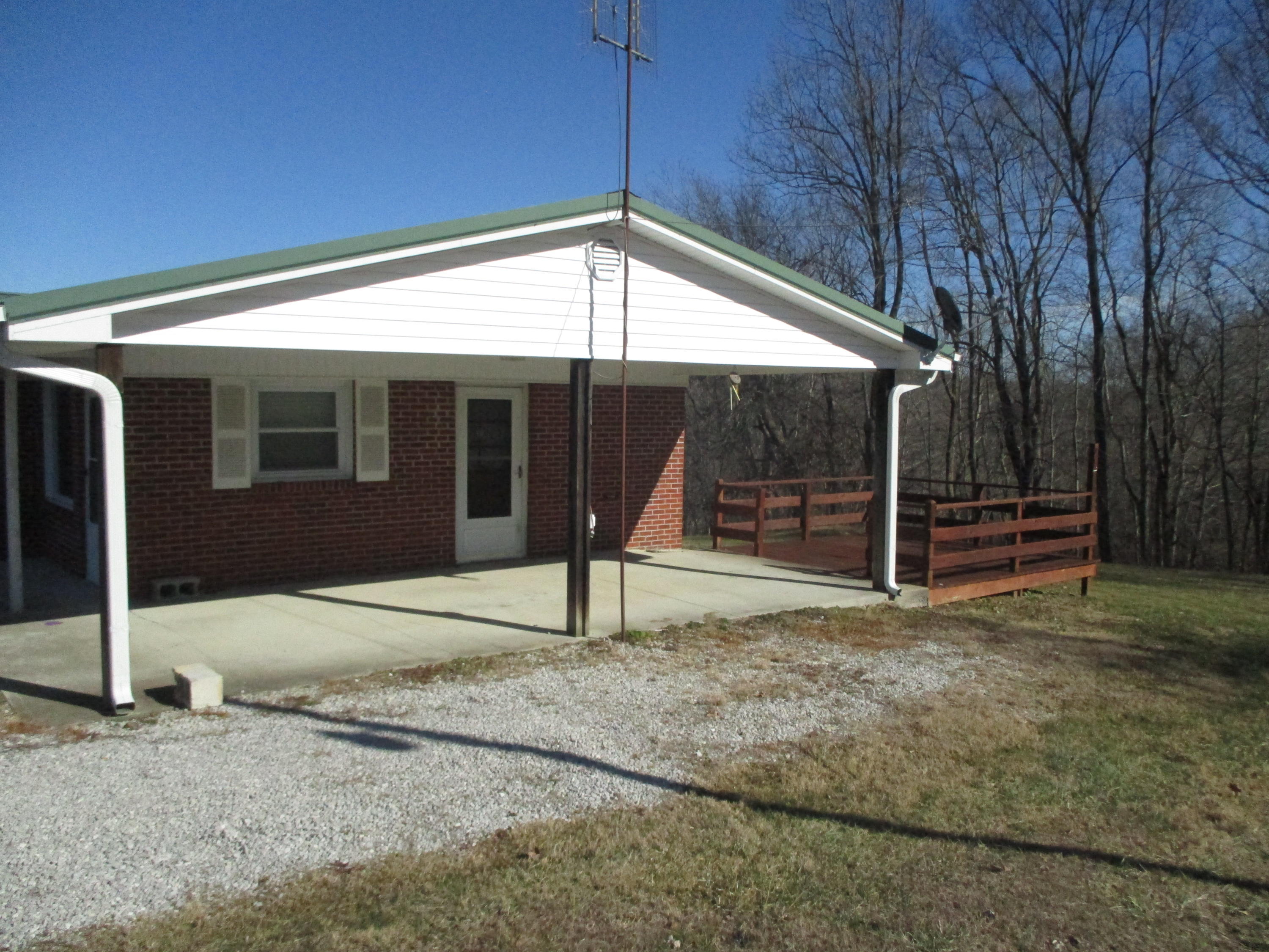 528 Johnny Carpenter Road Waynesburg, KY 40489 - Photo 3 of 27 IMG_3134