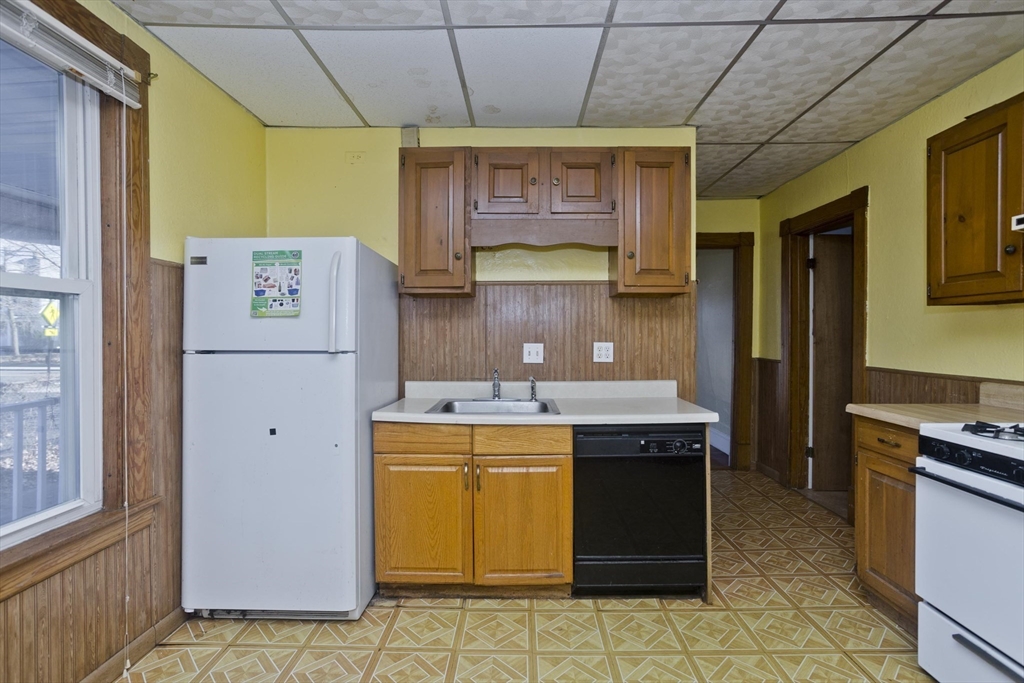 53 Westfield Road Holyoke, MA 01040 - Photo 8 of 40 Gallery Image 8