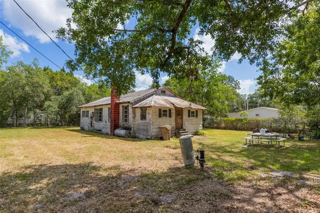a dirt road with an trees