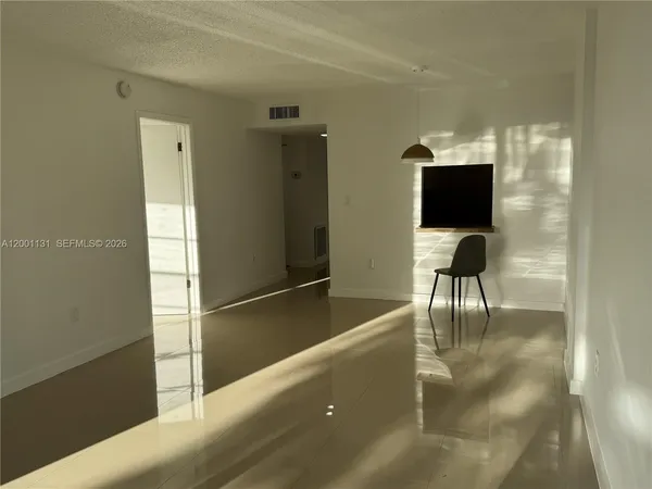 $1,900 | 13120 Southwest 92nd Avenue, Unit B303, Miami, FL 33176