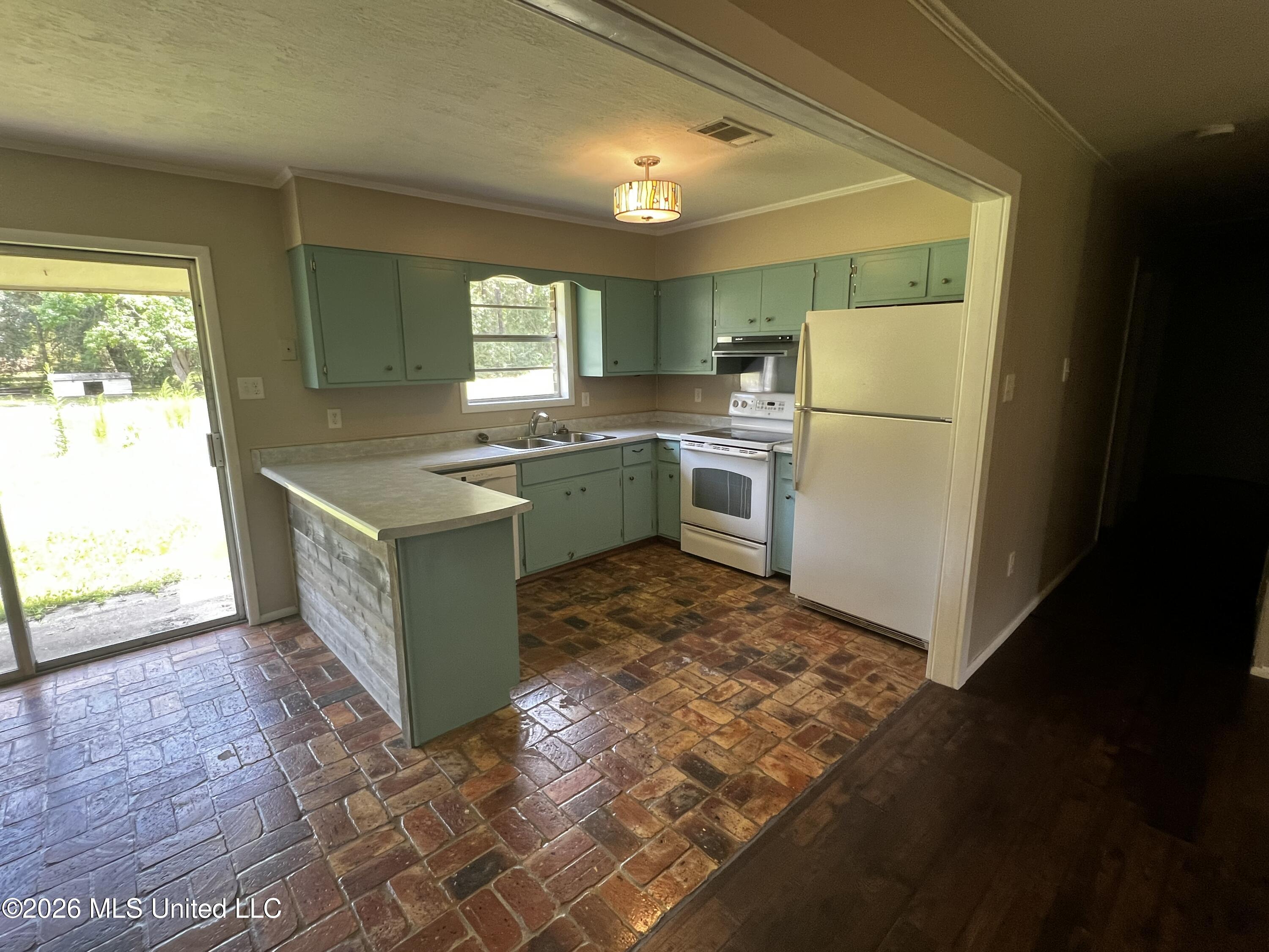 6301 Cleo Drive Moss Point, MS 39562 - Photo 11 of 42 IMG_2815