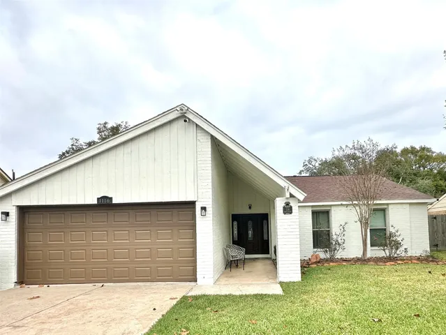 $2,300 | 1116 North Heron Drive, Seabrook, TX 77586
