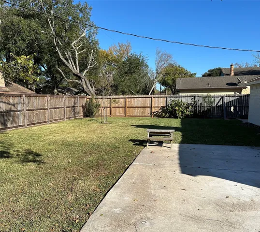 $2,300 | 1116 North Heron Drive, Seabrook, TX 77586