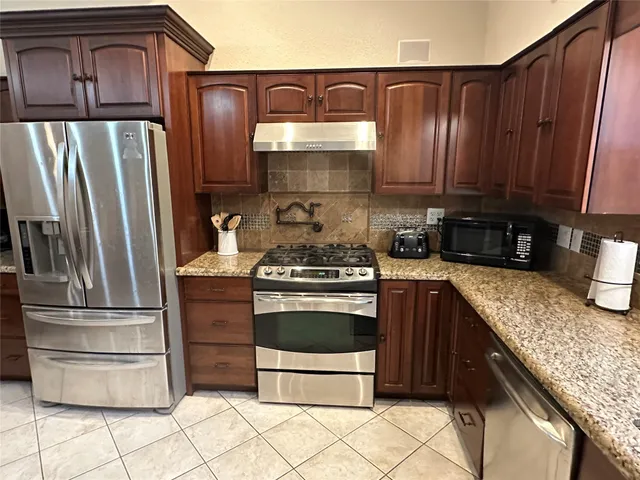 $2,300 | 1116 North Heron Drive, Seabrook, TX 77586