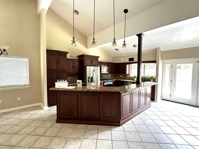 $2,300 | 1116 North Heron Drive, Seabrook, TX 77586