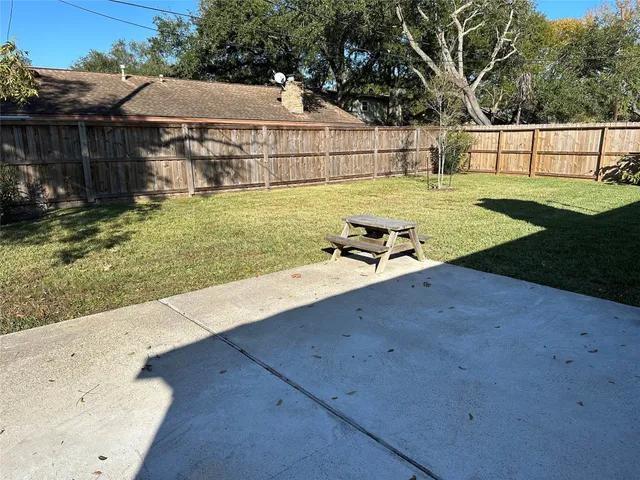 $2,300 | 1116 North Heron Drive, Seabrook, TX 77586