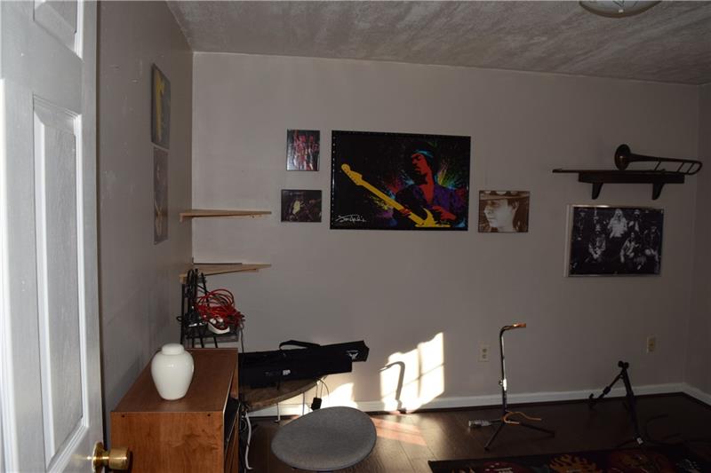 439 Fox Road Pittsburgh, PA 15239 - Photo 11 of 25