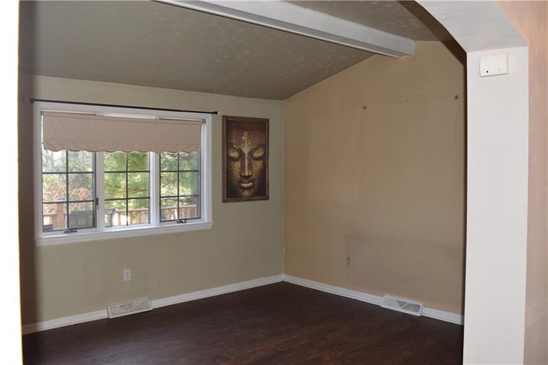 439 Fox Road Pittsburgh, PA 15239 - Photo 4 of 25