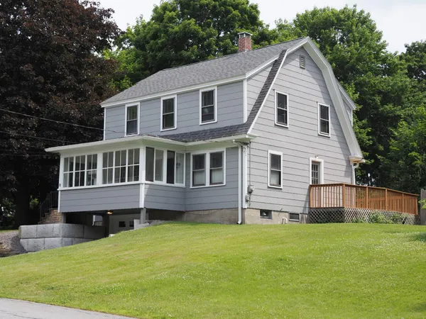 $300,000 | 8 Fairview Avenue, Augusta, ME 04330