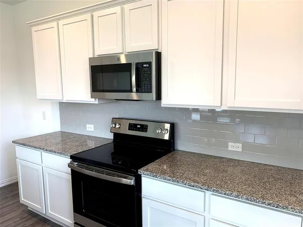 $2,100 | 513 Peel Street, Fate, TX 75189