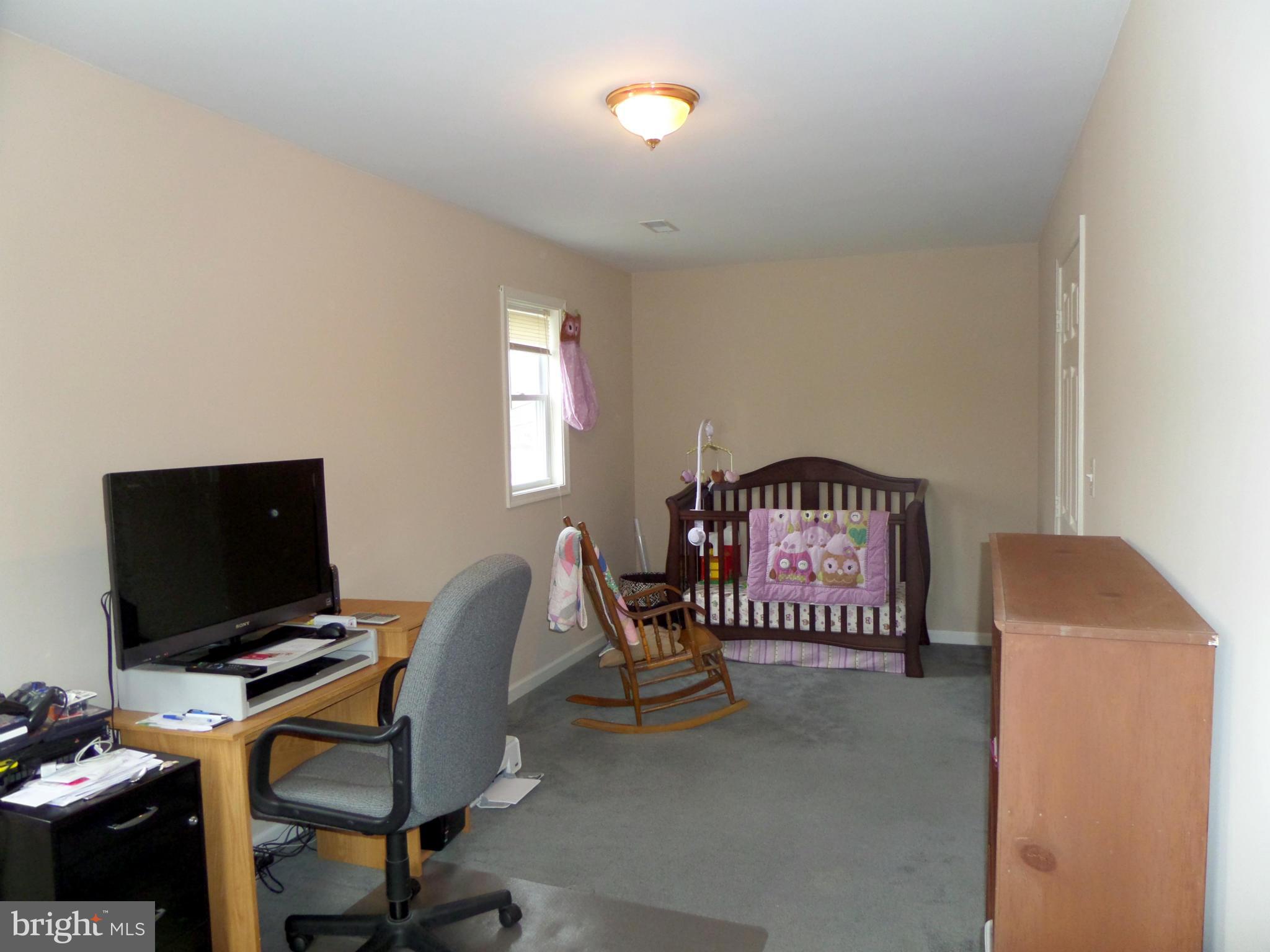 5726 Hildebrand Road Frederick, MD 21704 - Photo 12 of 15 Bedroom #3 is large enough for Desk area too