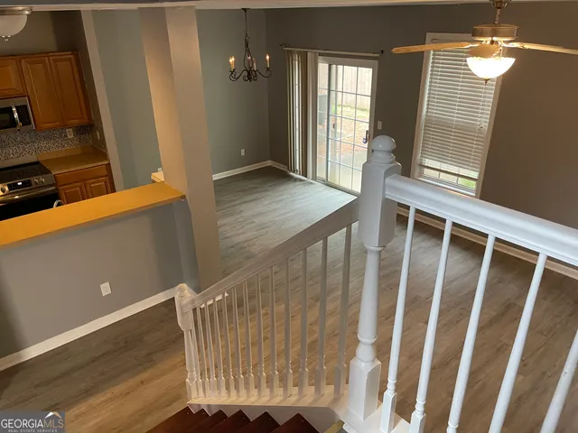 a view of entryway with a door