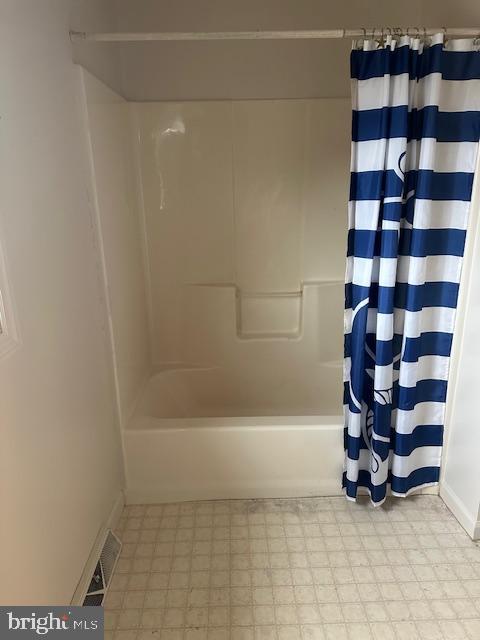 2146 Walnut Street Lebanon, PA 17042 - Photo 15 of 19 Upstairs bath