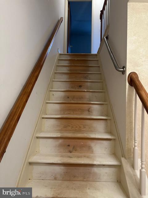 2146 Walnut Street Lebanon, PA 17042 - Photo 9 of 19 Steps to upstairs