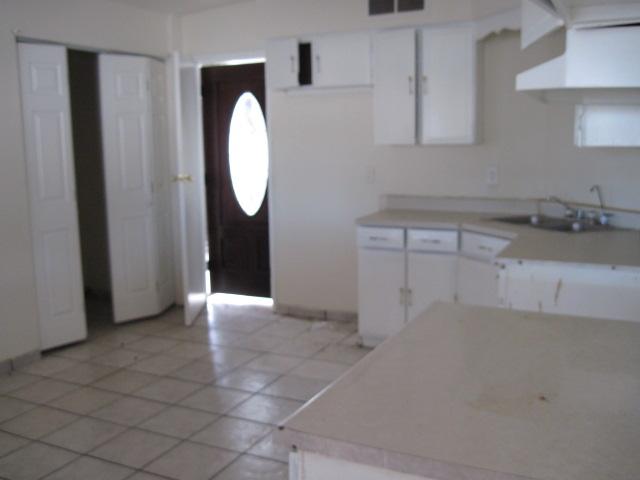 4245 West Cheery Lynn Road Phoenix, AZ 85019 - Photo 3 of 7 Kitchen