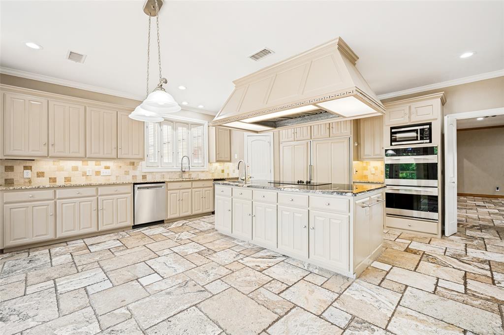 9 Country Ridge Road Melissa, TX 75454 - Photo 13 of 37 Large kitchen and breakfast area also make entertaining easy. d-ovens, Sub-Zero fridge-freezer, and more.