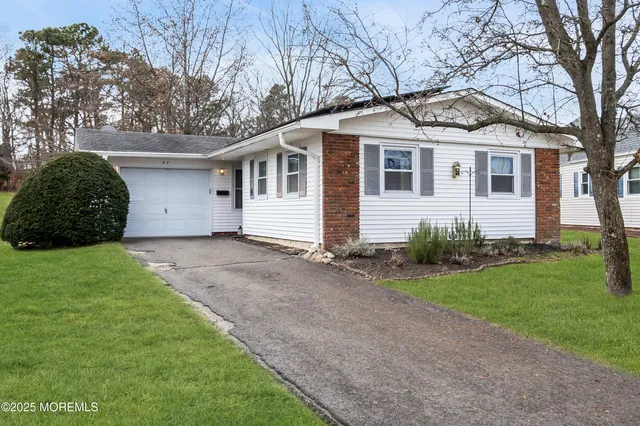 $310,000 | 57 Whitman Street, Brick, NJ 08724