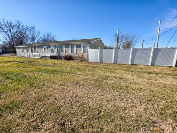 $125,000 | 603 North Worthey Street, Flora, IL 62839