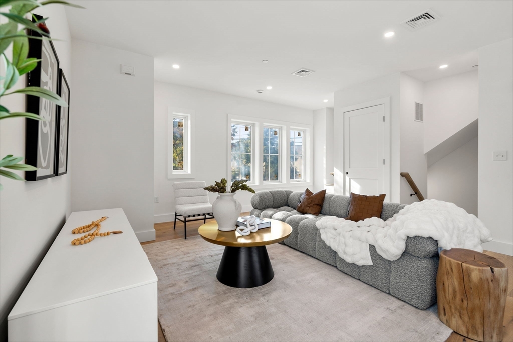 16 Elm Street, Unit 16 Newton, MA 02465 - Photo 5 of 42