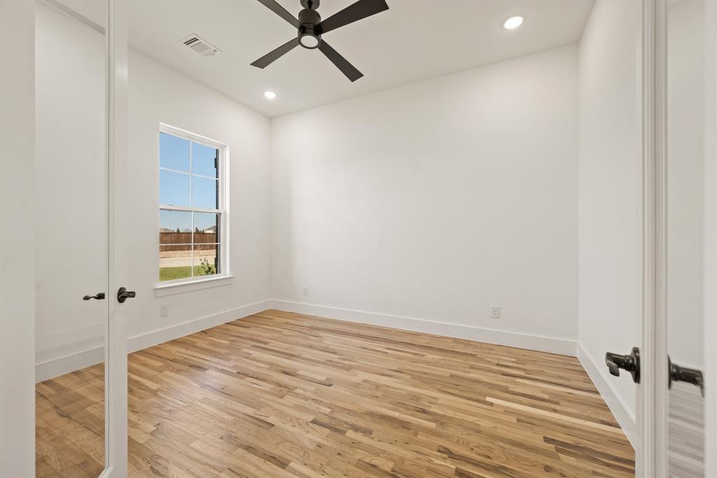 116 Evanston Court Rhome, TX 76078 - Photo 5 of 39