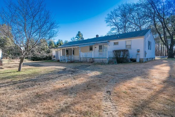 a view of a house with a yard