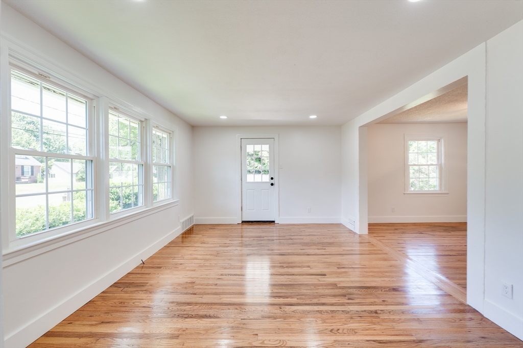 1386 Piper Road West Springfield, MA 01089 - Photo 16 of 39
