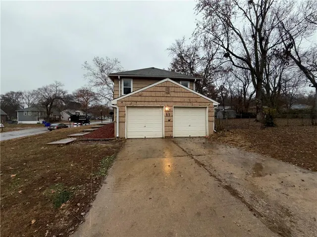 $199,900 | 13309 Park Hills Drive, Grandview, MO 64030