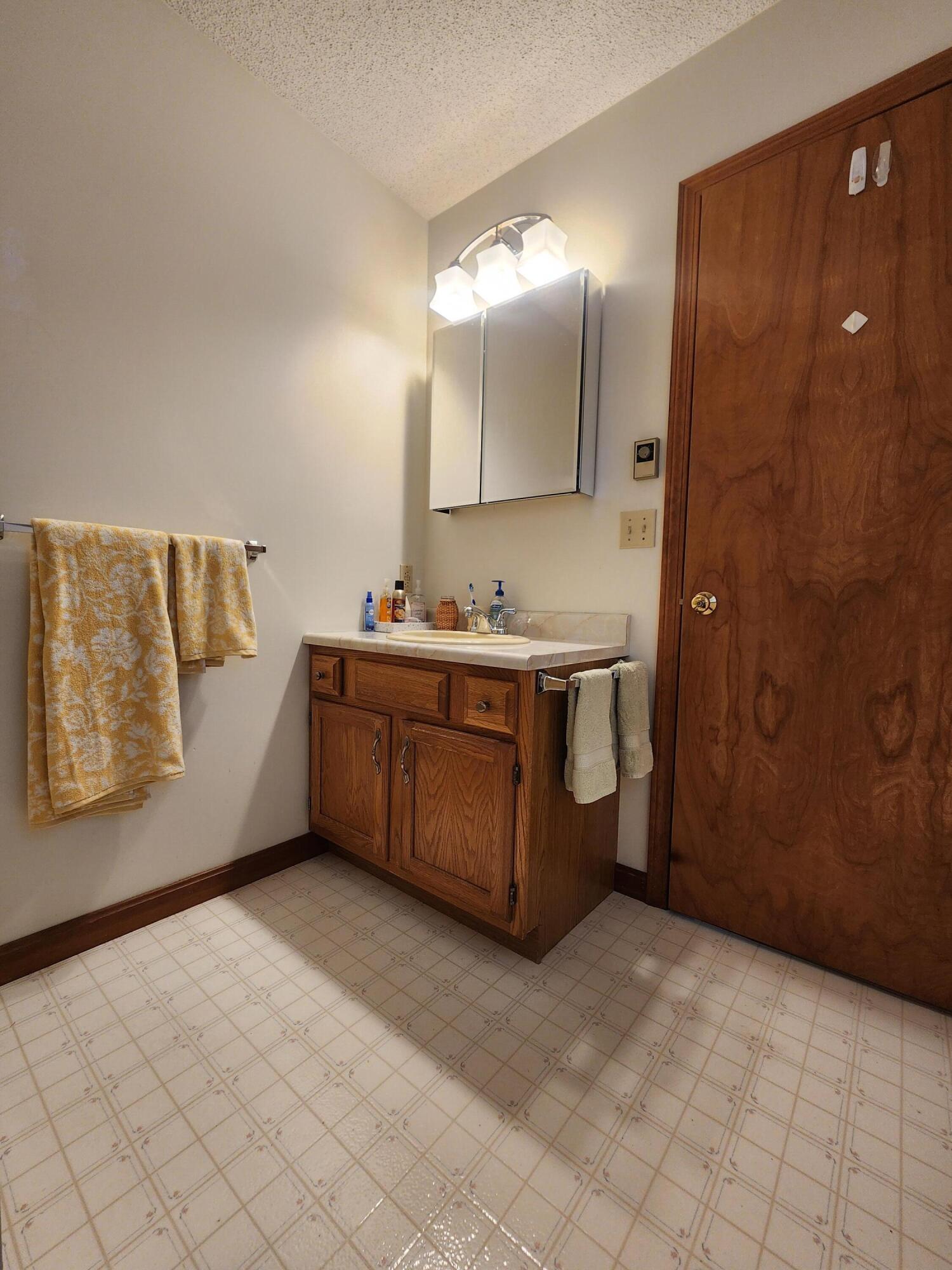 75 Halifax Street, Unit D31 Winslow, ME 04901 - Photo 34 of 37 Ensuite
