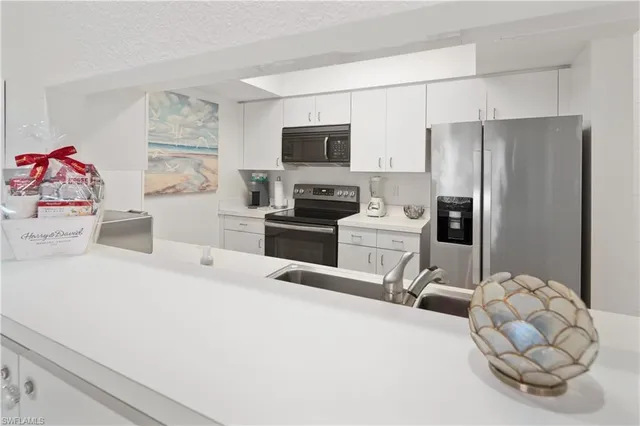 $9,000 | 784 Willowbrook Drive, Unit 607, Naples, FL 34108