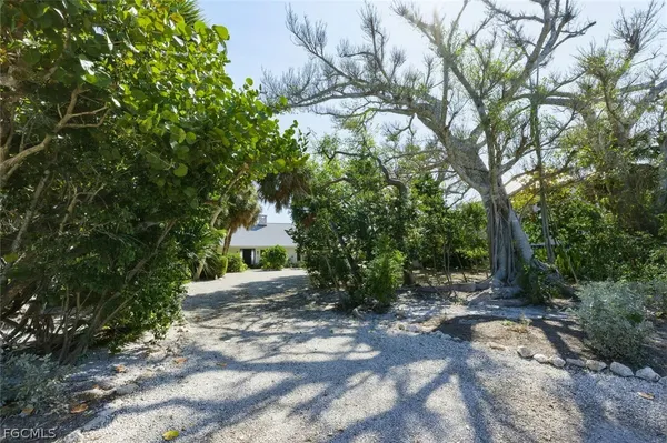 $5,000,000 | 15153 Captiva Drive, Captiva, FL 33924