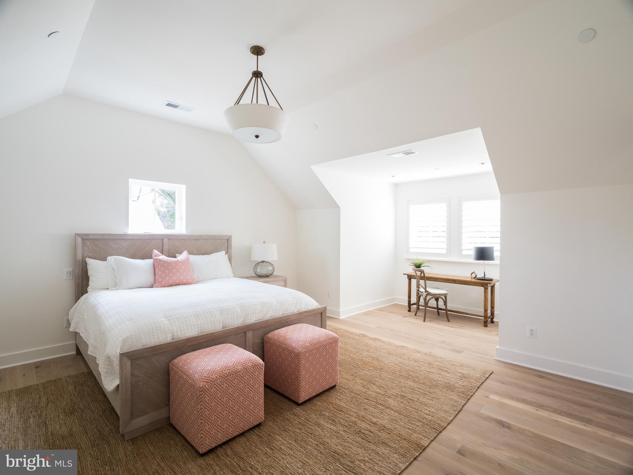 5703 A Ridgefield Road Bethesda, MD 20816 - Photo 21 of 47 Master Bedroom Suite