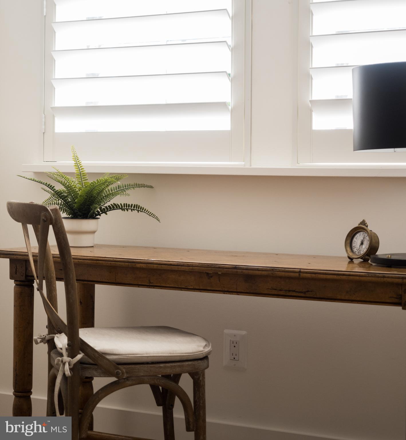 5703 A Ridgefield Road Bethesda, MD 20816 - Photo 23 of 47 Sitting Area