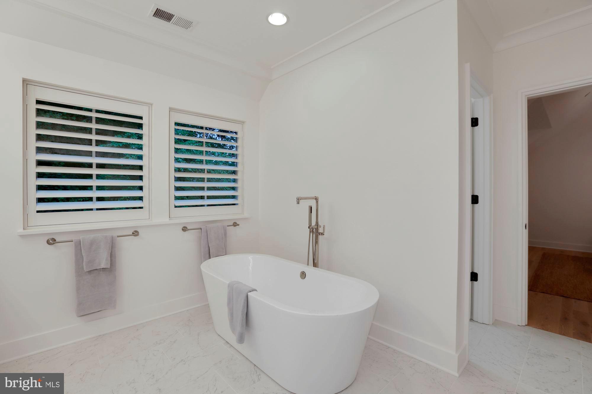 5703 A Ridgefield Road Bethesda, MD 20816 - Photo 27 of 47 Master Bathroom