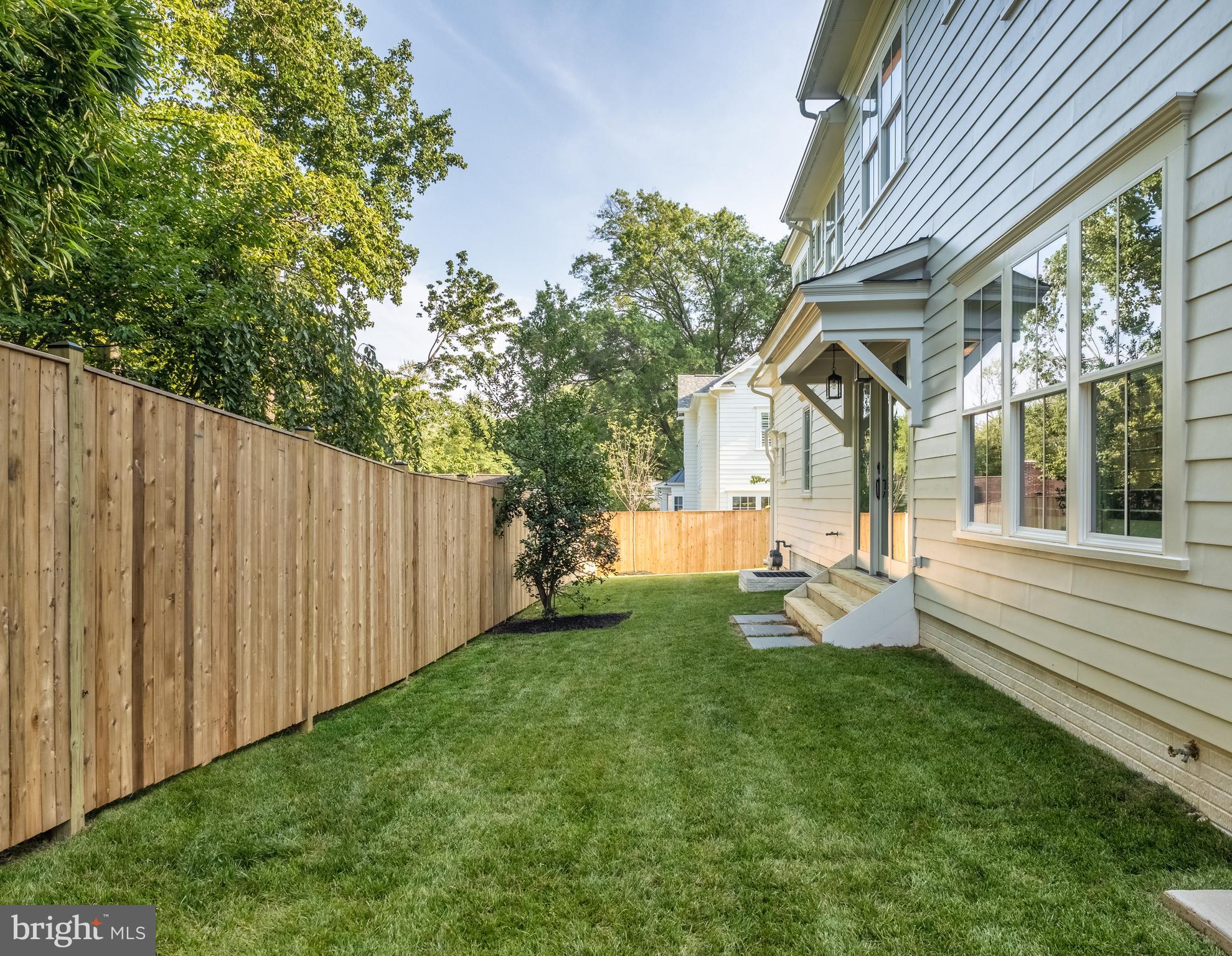 5703 A Ridgefield Road Bethesda, MD 20816 - Photo 42 of 47 Lush Grass