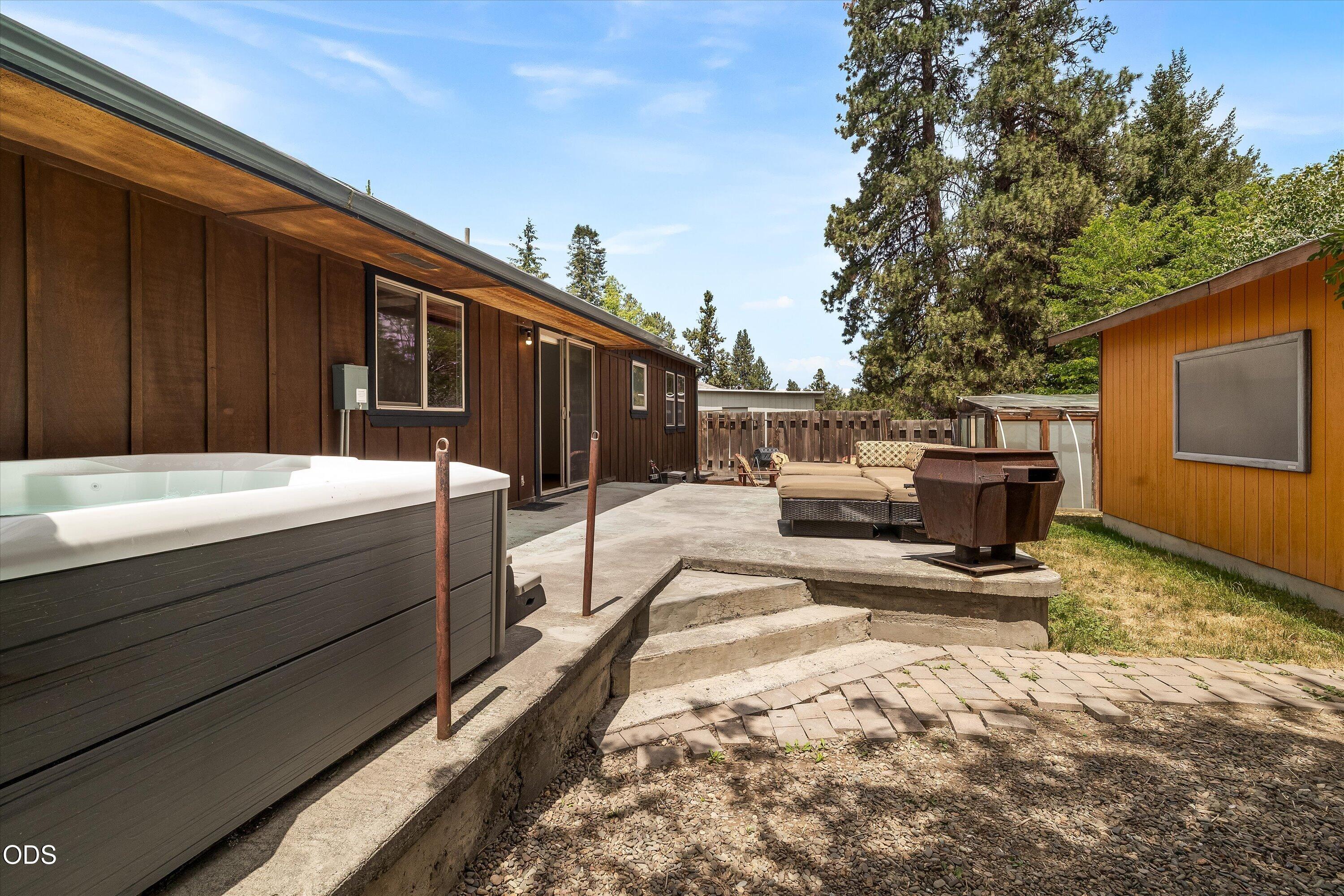 606 Northeast 9th Street Bend, OR 97701 - Photo 30 of 37