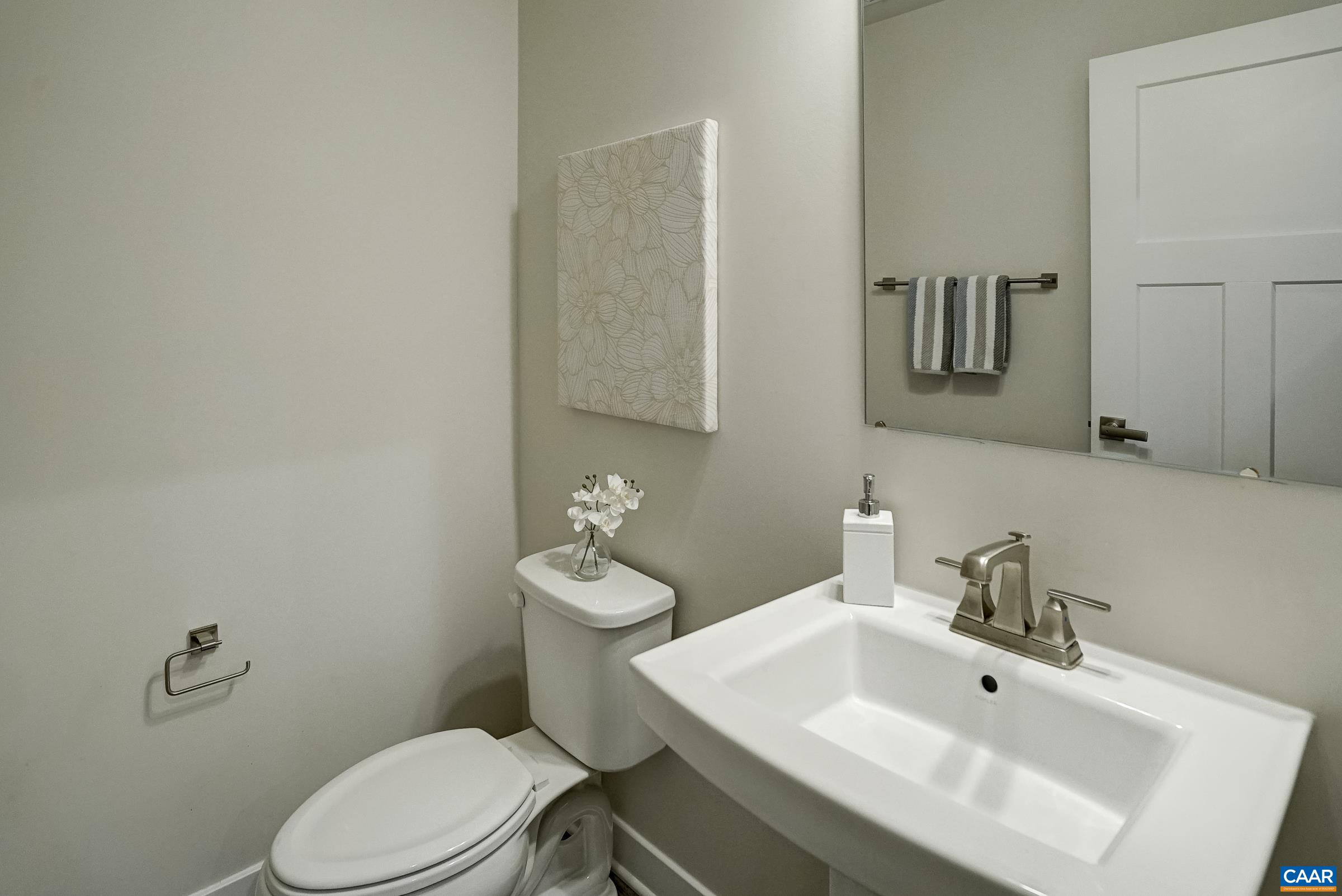 127 Island Hill Road Palmyra, VA 22963 - Photo 30 of 69 Powder room on main level.
