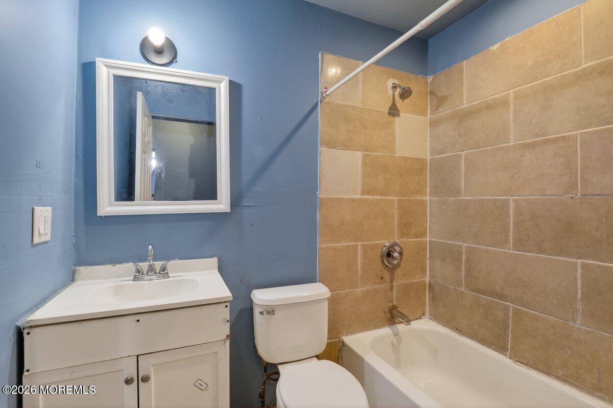 289 Bridge Avenue Red Bank, NJ 07701 - Photo 13 of 63 Bathroom 2