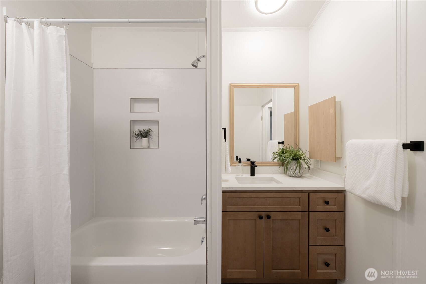 3408 Old Highway 99 North Road Burlington, WA 98233 - Photo 21 of 38 a bathroom with a bathtub a sink and mirror
