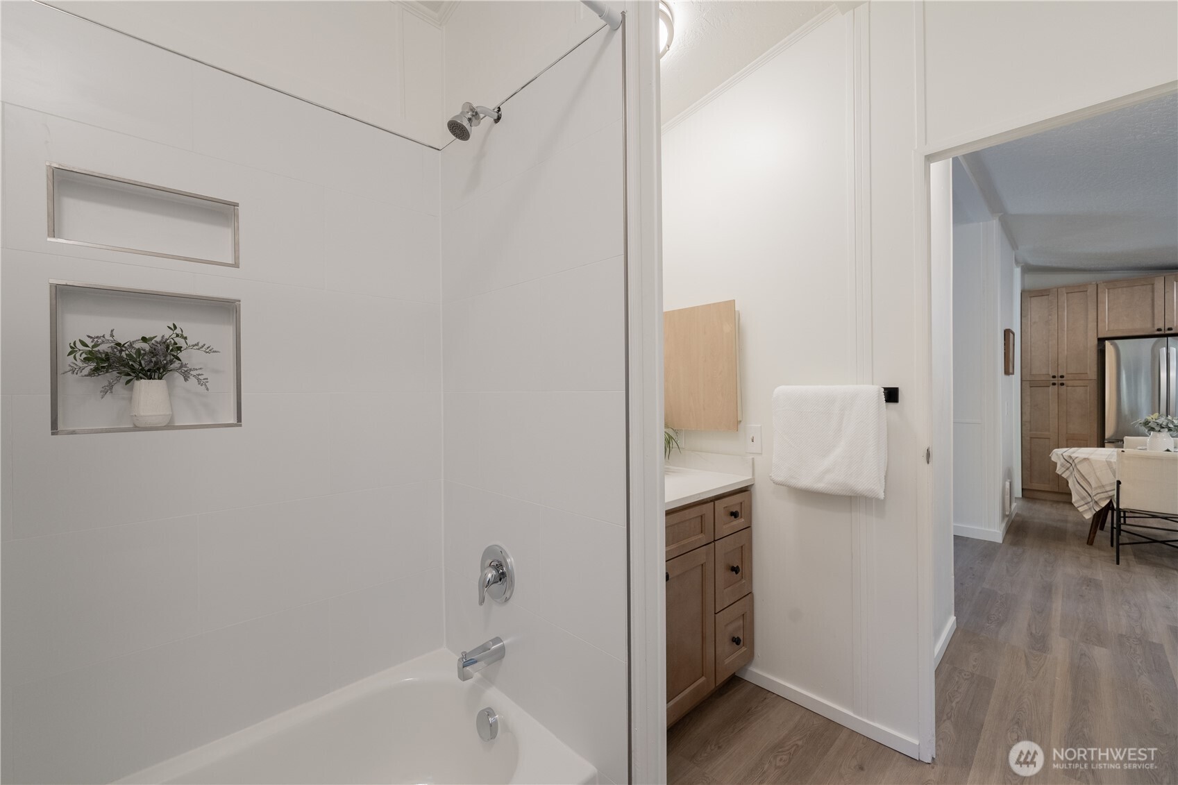 3408 Old Highway 99 North Road Burlington, WA 98233 - Photo 23 of 38 a bathroom with a bathtub and a shower
