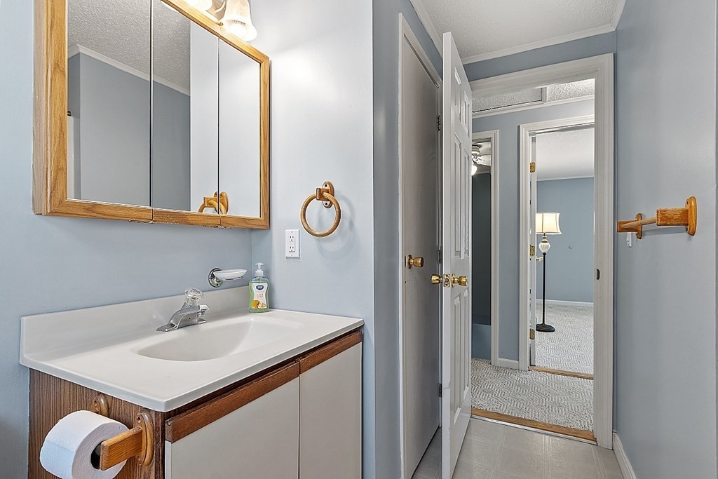 270 Sunderland Road, Unit 19 Worcester, MA 01604 - Photo 14 of 39 Gallery Image 14
