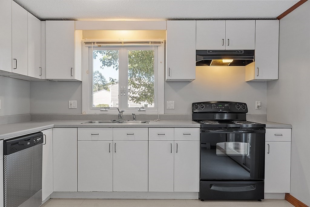 270 Sunderland Road, Unit 19 Worcester, MA 01604 - Photo 6 of 39 Gallery Image 6