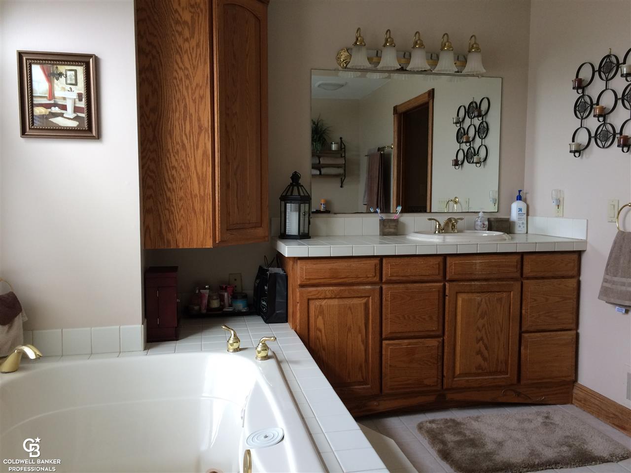 10900 Metcalf Road Yale, MI 48097 - Photo 23 of 69 This is view 3 of the master bathroom.