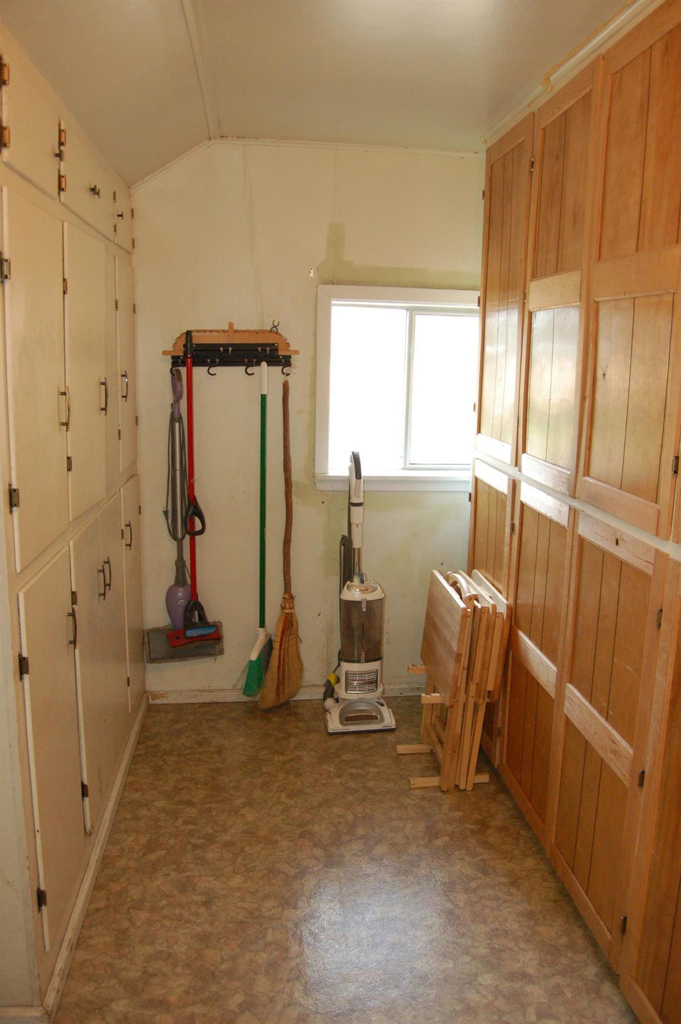 2180 Dick George Road Cave Junction, OR 97523 - Photo 24 of 34 opposite end of laundry room. Take a loo