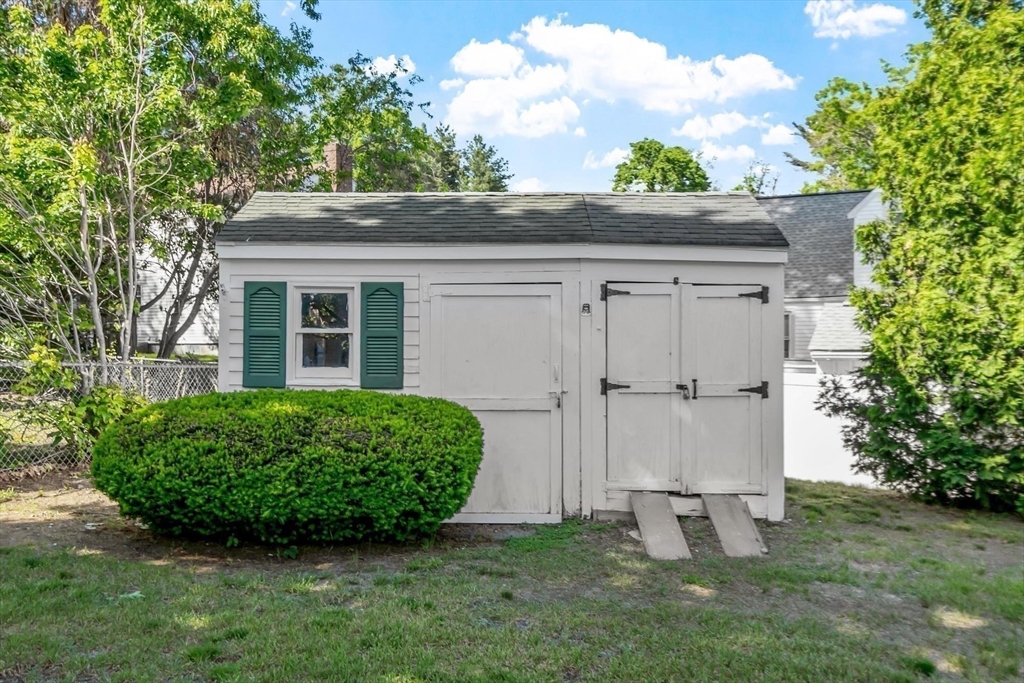 27 Sunset Road Dracut, MA 01826 - Photo 8 of 29