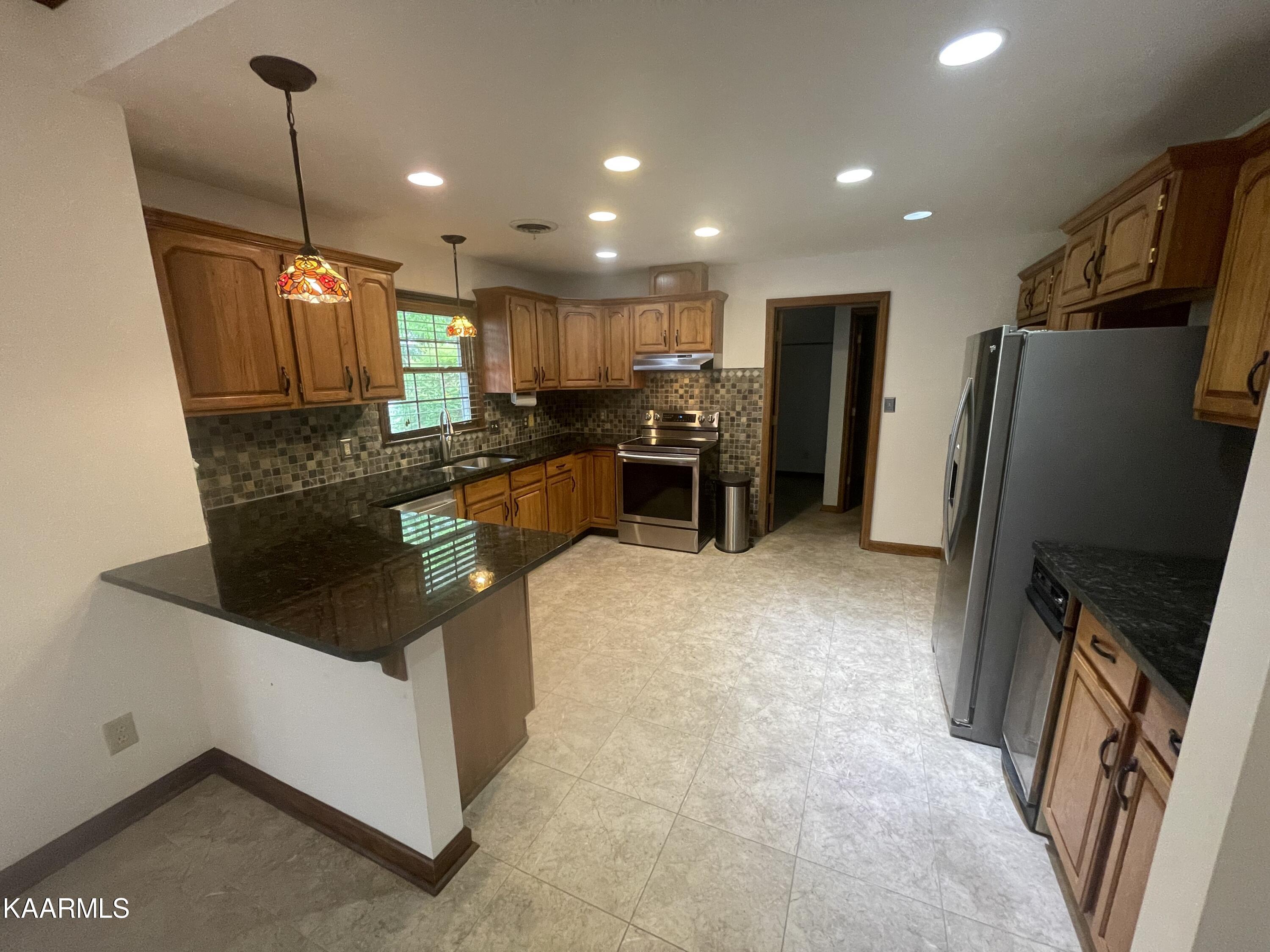 7740 Kingsmeade Road Powell, TN 37849 - Photo 5 of 34 IMG_3987
