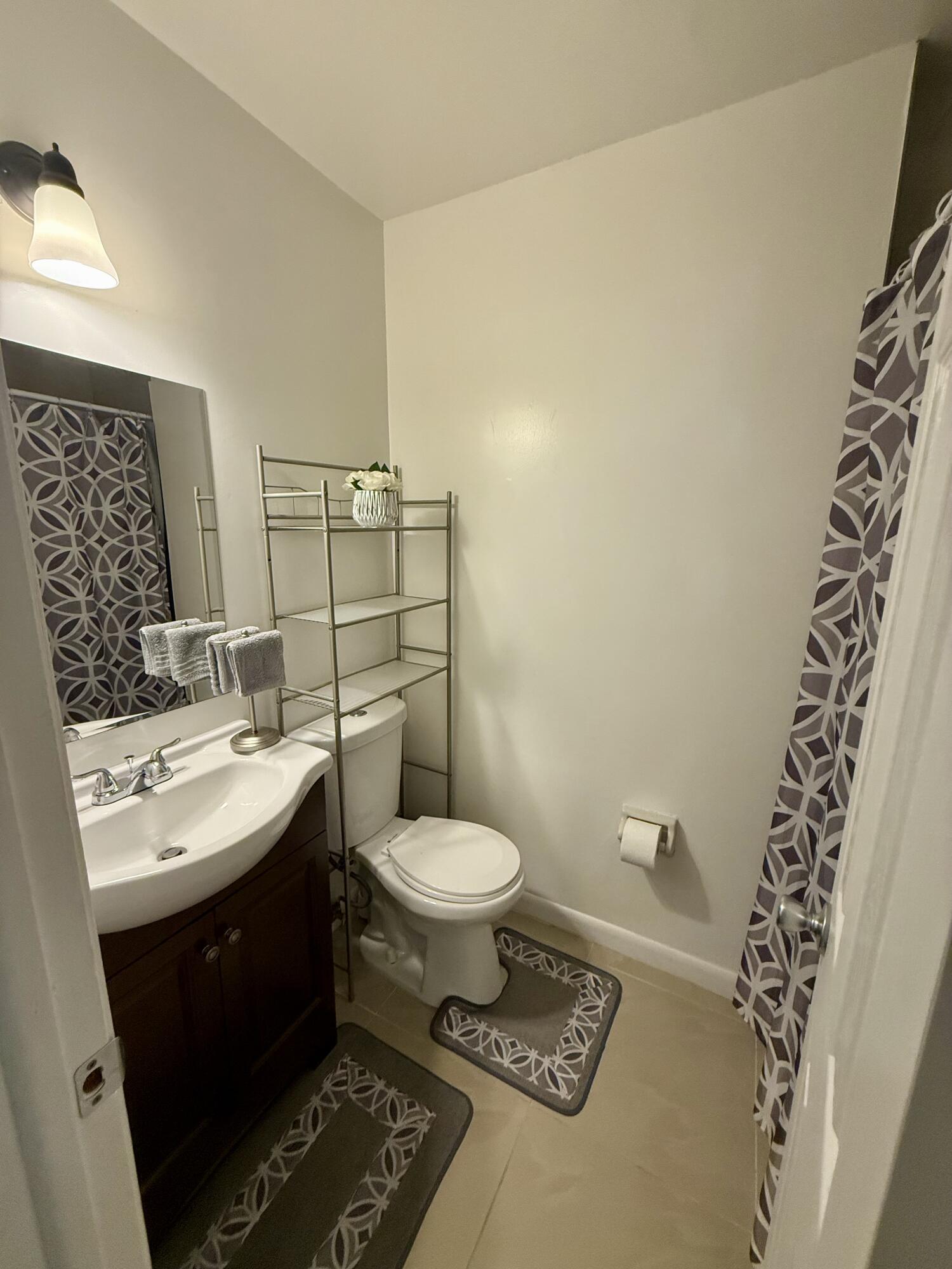 3280 Northwest 104th Avenue, Unit 3280 Coral Springs, FL 33065 - Photo 8 of 11 Guest Bathroom